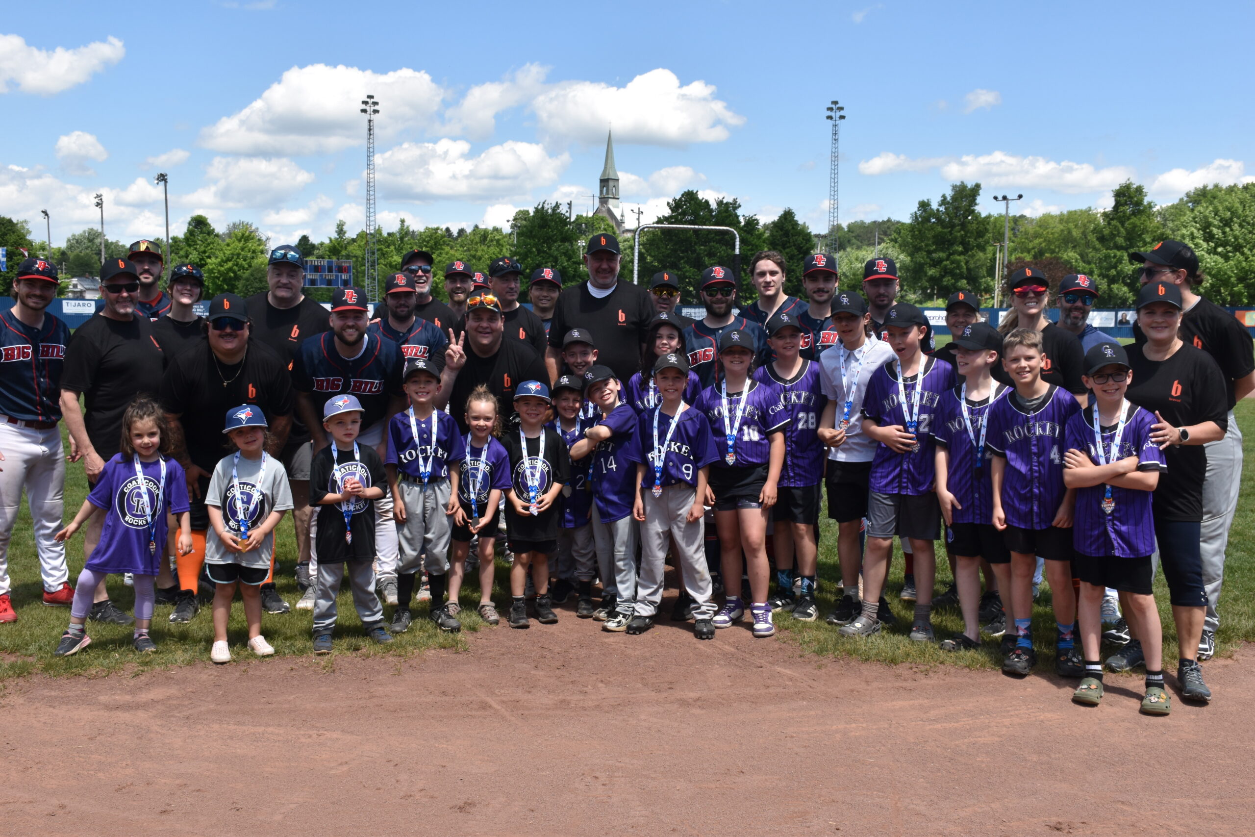 Coaticook Big Bill celebrity match: a day of laughter and prowess on the field – Le Progrès de Coaticook